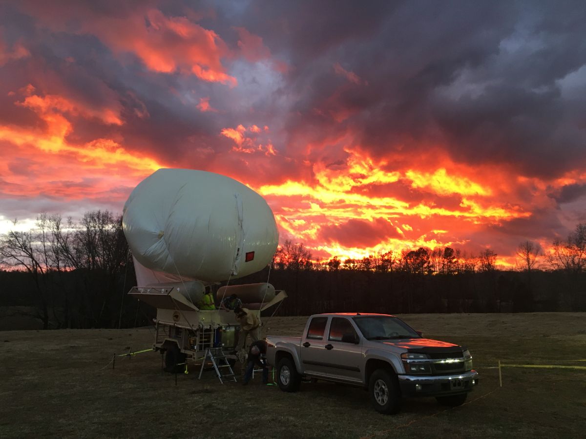 Aerostat Launch at Sunset Sunset STMPAS Launch fro communications Relay testing-Lanzamiento del Aerostato al Atardecer 
